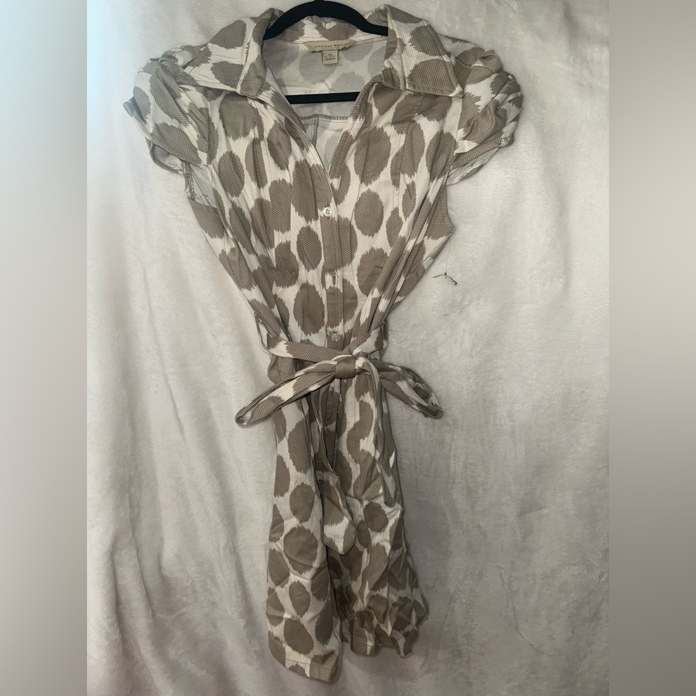 NWT Chic Tan and White Patterned Dress